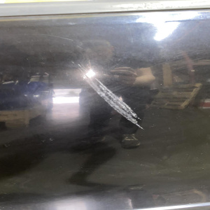 Дверь боковая Volkswagen Tiguan 5N1 '2008 перед, лев LC9X в сборе, молдинг (скол на накладке рамы окна) 5N0831055B