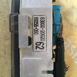 Панель приборов Toyota Corona Premio CT211 '2000 дефект стекла 83800-20620