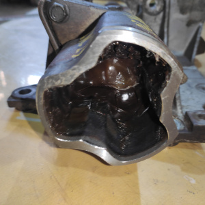 Привод NISSAN NC25/CNC25/NB30 Serena/Lafesta MR20DE перед, прав 4WD CVT ВН-27шл. Только стакан с креплением 39780-EN100 / 39771-EN110