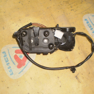 Замок двери Mazda CP8W Premacy зад, лев