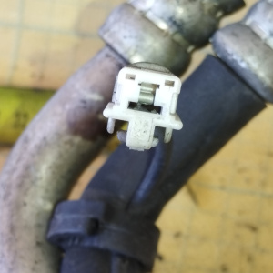 Компрессор кондиционера Mazda LF/L3 Axela/Mazda3 BK разъём белый прямоугольный H12A0CC4JX