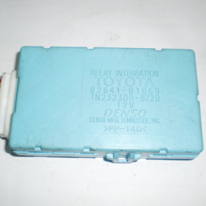 Блок предохранителей Toyota ZZE136 Voltz 82641-01060