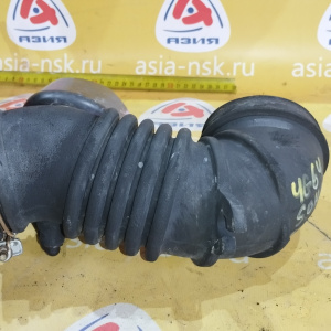 Гофра впускного коллектора Mitsubishi 4G64 Airtrek CU4W ДЕФЕКТ резиновая SOHC MR258240 (MN135383)