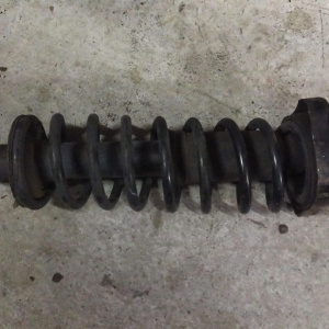 Стойка Mitsubishi CU4W Airtrek '2002-2005 R Рестайлинг выше.