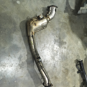 Катализатор Subaru Forester SF5 EJ205 Под лямдазонт и свечу догорания топлива. 44102FA040