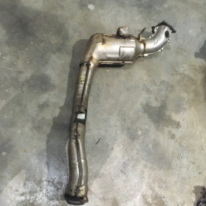 Катализатор Subaru Forester SF5 EJ205 Под лямдазонт и свечу догорания топлива. 44102FA040