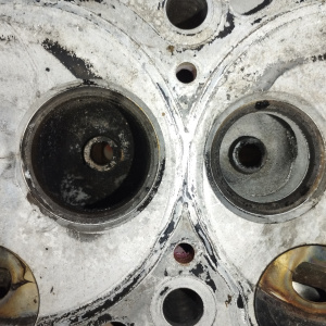 Головка блока TOYOTA 2C/3C вак. на 2 цил ТРЕЩИНА НА 2/3/4 ЦИЛИНДРЕ без клапанов и распредвала