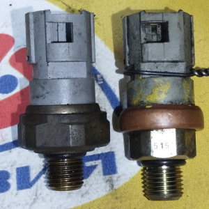 Датчик давления масла гидроусилителя руля Nissan 497612J000 / 497614P000 Cedric/Cefiro HY33/A32 VQ20/VQ25/VQ30 на шланг ГУР 2 контакта СЕРЫЙ