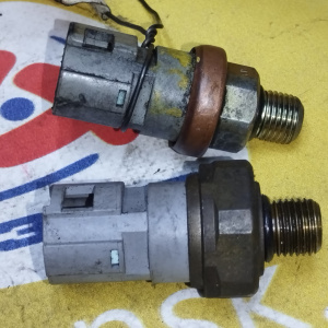 Датчик давления масла гидроусилителя руля Nissan 497612J000 / 497614P000 Cedric/Cefiro HY33/A32 VQ20/VQ25/VQ30 на шланг ГУР 2 контакта СЕРЫЙ