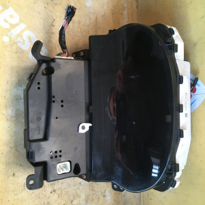 Панель приборов Toyota Platz NCP12 дефект крепления 83800-5C070
