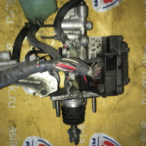Главный тормозной цилиндр Toyota NKE165 Corolla Fielder 1NZ-FXE HYBRID 47210-12200