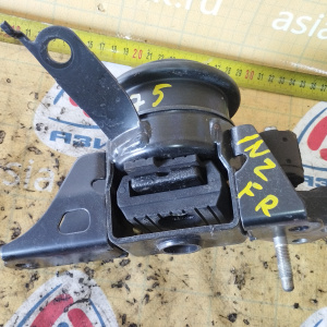 Подушка двигателя Toyota 1NZ-FXE Corolla Fielder/Aqua NKE165/NHP10 перед, прав 12305-21450