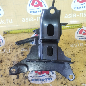 Подушка двигателя Toyota 1NZ-FXE Corolla Fielder/Aqua NKE165/NHP10 гибрид перед, лев 12372-21360