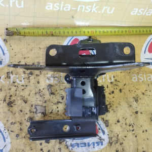 Подушка двигателя Toyota 1NZ-FXE Corolla Fielder/Aqua NKE165/NHP10 гибрид перед, лев 12372-21360