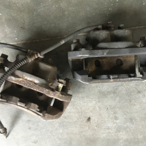 Суппорт Mitsubishi N61W/N74W/N84W/N94W RVR/Chariot Grandis перед, лев 4517