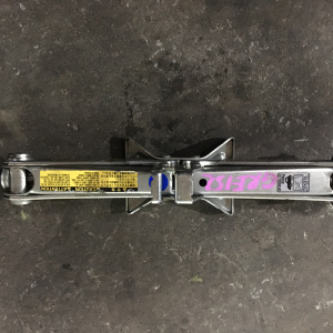 Домкрат Toyota Allex/Corolla/Blade NZE141/ZZE141/ZRE142/ZZE150/ZRE151/GRE152/AZE154/NCP110/NCP115/NHP10/KSP92/KSP130 09111-12160. 09111-12210. 09111-1