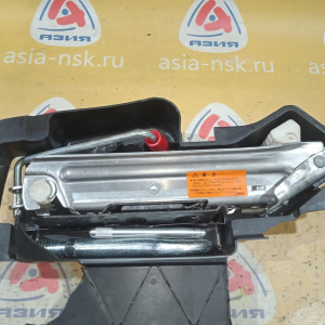 Крюк буксировочный Mercedes A2206280135 C-Class W203 Комплект, крюк, домкрат, баллонник, противооткатка, направляющая.