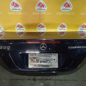 Крышка багажника Mercedes C-Class W203 '2002 359U в сборе (сколы) A2037500175