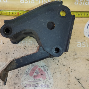 Крепление подушки ДВС Nissan QR20/QR25 X-Trail/Primera T30/P12/U30/C24 2WD a/t зад. R 11332AU400