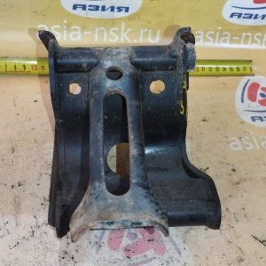 Крепление подушки ДВС Nissan QR20/QR25 X-Trail/Primera T30/P12/U30/C24 2WD a/t зад. R 11332AU400