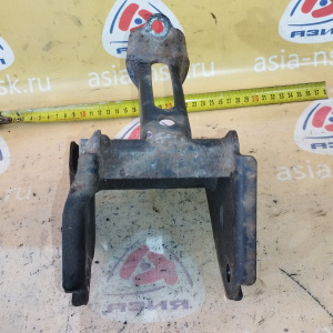 Крепление подушки ДВС Nissan QR20/QR25 X-Trail/Primera T30/P12/U30/C24 2WD a/t зад. R 11332AU400