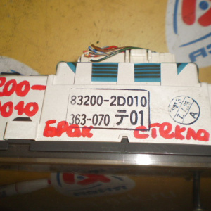 Панель приборов Toyota Caldina AT190 Брак стекла 83200-2D010