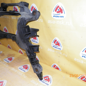 Балка Nissan TNU30 Presage/Bassara '1998-2001 R 4WD Под чугунный редуктор