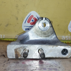 Крепление подушки ДВС Toyota 4S 3S Camry SV40 2WD/4WD алюминий перед, прав 12316-74020