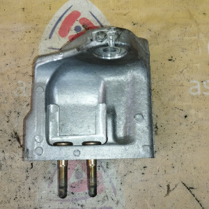 Крепление подушки ДВС Toyota 4S 3S Camry SV40 2WD/4WD алюминий перед, прав 12316-74020