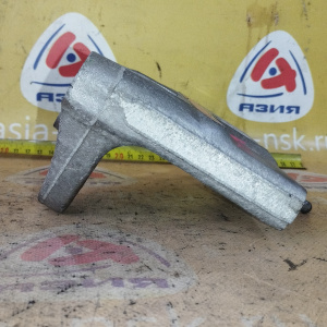 Крепление подушки ДВС Toyota 4S 3S Camry SV40 2WD/4WD алюминий перед, прав 12316-74020