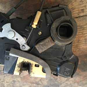 Замок двери Toyota NCP50 Probox мех. перед, прав