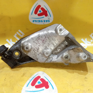 Кронштейн опоры двигателя BMW M57N2 X5 E70/E71 '2008 R 22116772680, 22116782982