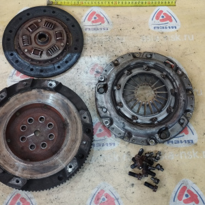 Маховик Mitsubishi 6G72/Y722D Diamante/Sigma F07W 2WD m/t ДЕФЕКТ + корзину KF5M332SNQJ ( диаметр диска 225 мм. ) ( 722W K1D ) MD159877