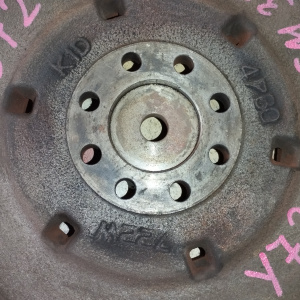 Маховик Mitsubishi 6G72/Y722D Diamante/Sigma F07W 2WD m/t ДЕФЕКТ + корзину KF5M332SNQJ ( диаметр диска 225 мм. ) ( 722W K1D ) MD159877