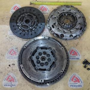 Маховик Mazda WL-AE/WL-AA BT-50 UN8F1 '2009- m/t ДЕМПФЕРНЫЙ, ( + корзина LUK 125012810 ) диаметр диска 250 мм. ТОЛЩИНА ОТ ПОСАДКИ КОЛЕНВАЛА ДО ЛЕПЕСТК