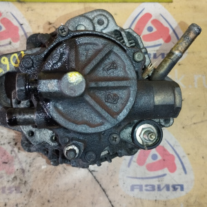 Генератор Mitsubishi 4D68 Chariot/RVR N48W/N28W 2 конт., с вакуумником ( L/S ) 12V. 90A. MD192135 / A3T11678