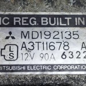 Генератор Mitsubishi 4D68 Chariot/RVR N48W/N28W 2 конт., с вакуумником ( L/S ) 12V. 90A. MD192135 / A3T11678