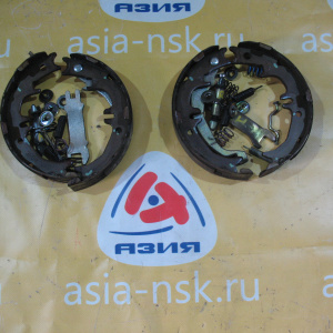 Колодки тормозные(ручника) Toyota Estima ACR30/MCR30 в сборе с пружинками R