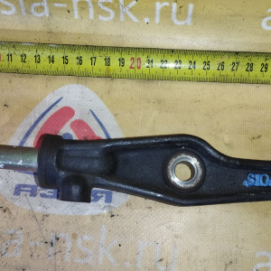 Крепление подушки ДВС Honda B20B CR-V RD1 2WD/4WD a/t низ. + болт перед, прав н 50843-S10-000/( S10A ) + 90133-S04-000