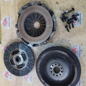Маховик Toyota 2TR Hiace TRH200/TRJ150/TGN61/TRU300/TRB53/TRN265/TGN26 m/t + корзина ( диаметр диска 250 мм. ) 13405-75060
