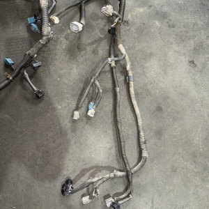 Коса ДВС Toyota 2UZ-FE Sequoia UCK45 '09.2002-08.2004 4WD a/t 30-40LE( не VVTi ) генератор на 4 конт. 82121-34341