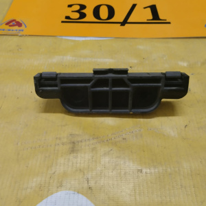 Крепление бампера Toyota Platz NCP12 '08.2002-10.2005 R