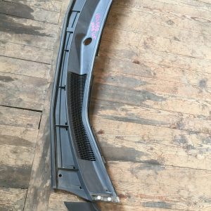Решетка под лобовое стекло Toyota Corolla Fielder NKE165 55708-12491
