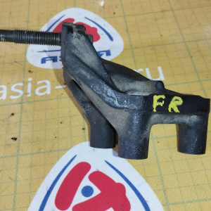 Крепление подушки ДВС Toyota 3S-FE Caldina ST191/ST195/ST215/SXM15/SXN15/SXA10/ST202 '1996- 2WD/4WD перед, прав 12315-74140