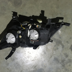 Фара Nissan 100-23097 прав Serena C26