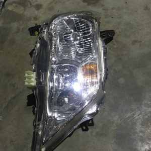 Фара Nissan 100-23097 прав Serena C26