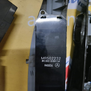 Пульт стеклоподъемника MITSUBISHI Airtrek CU2W перед, прав КОМПЛЕКТ MR502232