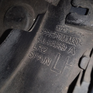 Накладка на крыло Audi Q7 4LB '2008 перед, лев 4L0854959A