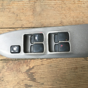 Пульт стеклоподъемника MITSUBISHI Lancer Cedia CS2A MR979994 HB