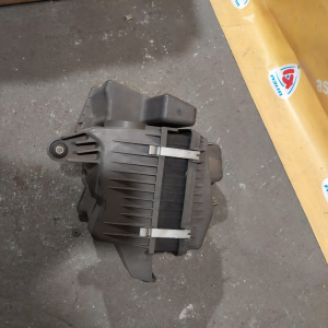 Корпус воздушного фильтра MITSUBISHI H66W Pajero IO MR373227